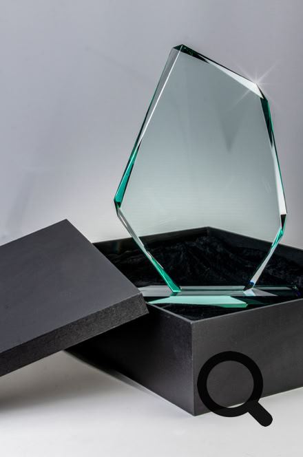 Laser Gravur Böhm in Bonn - Geschenkideen mit Gravuren auf Holz, Glas, Leder, Metall, Acryl Plexiglas , Armbänder, Papier, Anhänger, Schilder ... für Privat und Geschäftskunden und  Firmen. Kunden kommen aus Bonn, Köln, Siebengebirge, Frechen, und ganz NRW, Deutschland, Schweiz und der Welt