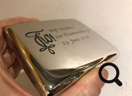 Laser Gravur Böhm in Bonn - Geschenkideen mit Gravuren auf Holz, Glas, Leder, Metall, Acryl Plexiglas , Armbänder, Papier, Anhänger, Schilder ... für Privat und Geschäftskunden und  Firmen. Kunden kommen aus Bonn, Köln, Siebengebirge, Frechen, und ganz NRW, Deutschland, Schweiz und der Welt